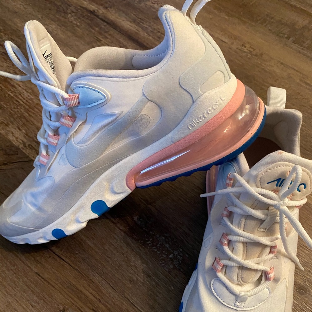 Nike Air Max 270 Sneakers size W 9/M 7.5
